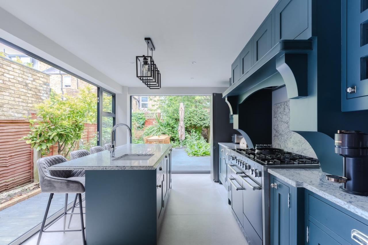 Central, Stylish And Spacious 4 Bedroom House 2,5 Bathrooms In Shepherd's Bush * Londen