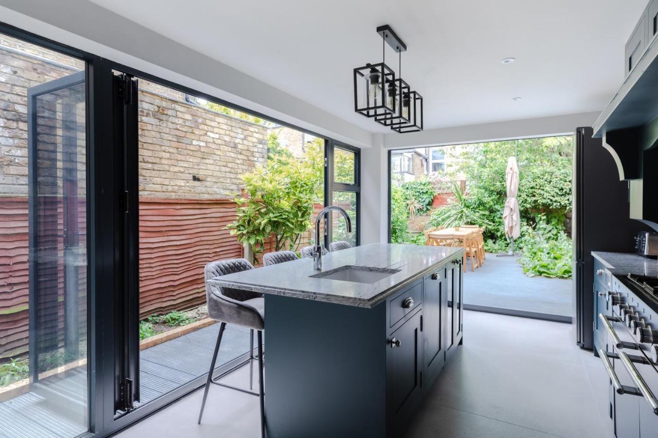 Appartement Central, Stylish And Spacious 4 Bedroom House 2,5 Bathrooms In Shepherd's Bush Londen