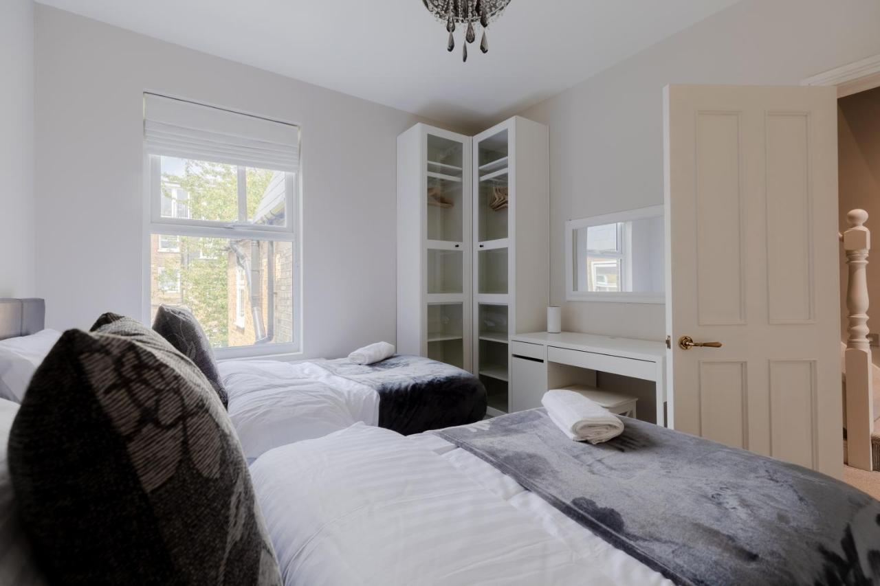 Appartement Central, Stylish And Spacious 4 Bedroom House 2,5 Bathrooms In Shepherd's Bush Londen