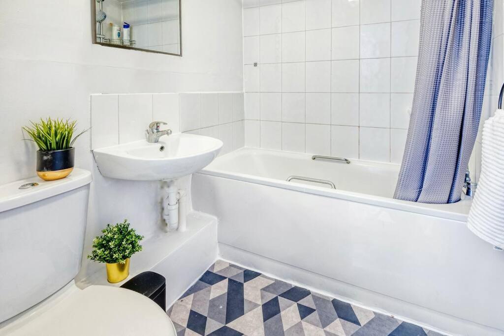3 Bed Flat Near Chelsea Apartment *