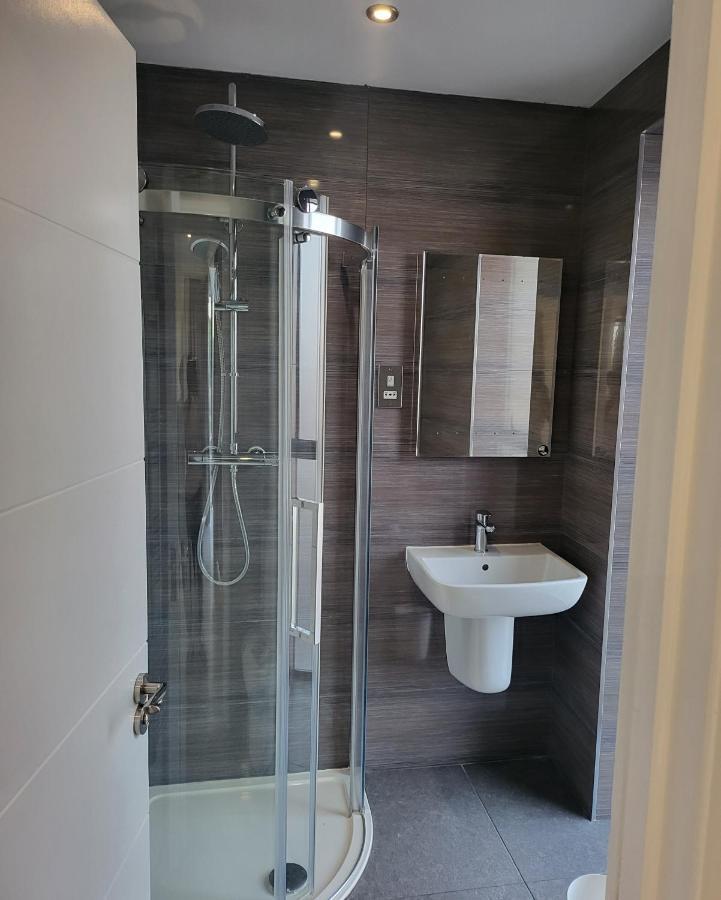 Apartamento 2 Bedrooms 2 Baths, 3 Toilets Excel And City Airport O2 Sleeps Up To 5,