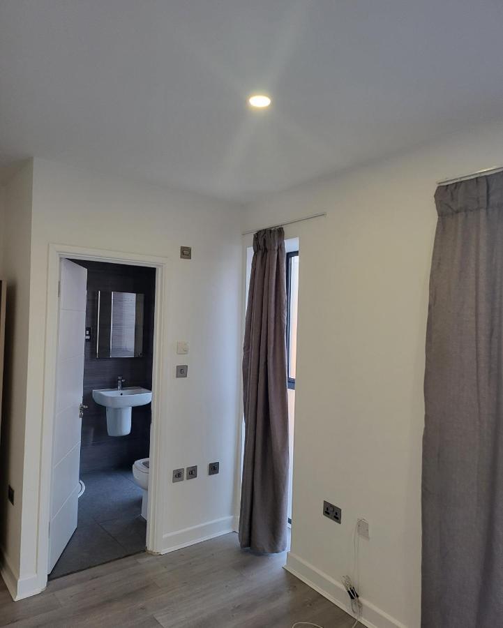 2 Bedrooms 2 Baths, 3 Toilets Excel And City Airport O2 Sleeps Up To 5, Londres