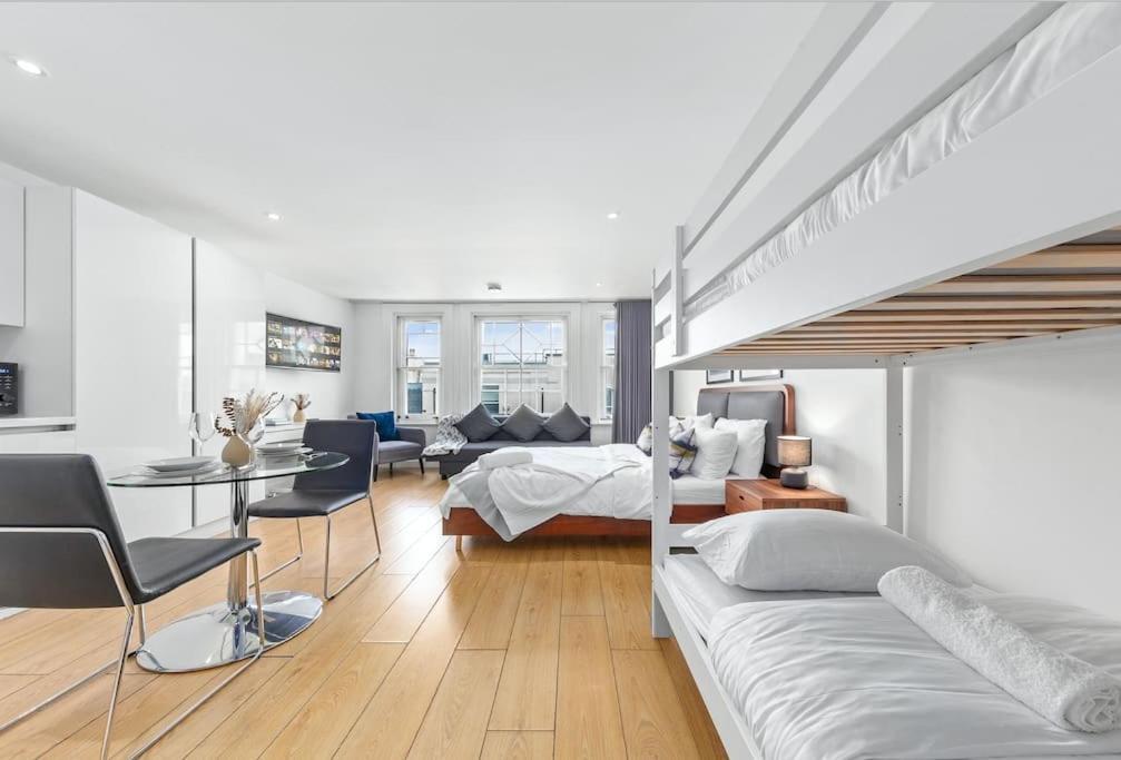 Spacious And Delightful Sleep 5 Piccadilly Vrc Londen