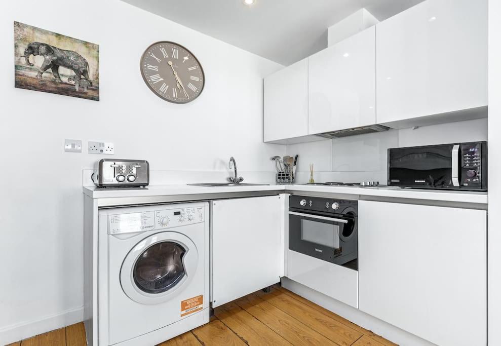 Spacious And Delightful Sleep 5 Piccadilly Vrc * Londen