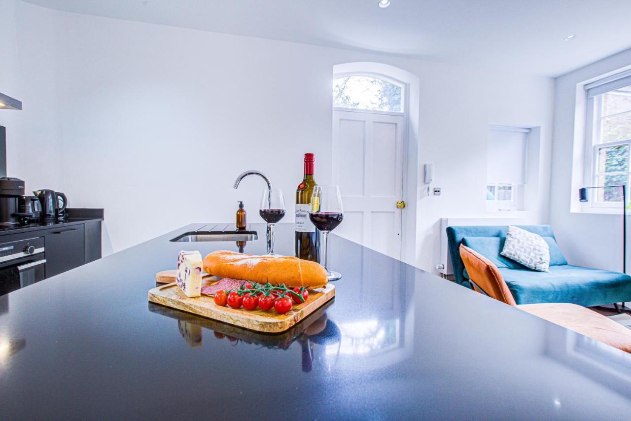 Stylish 1br Unit, Super Fast Internet, Gated Complex - Near Queen's Park! Londen