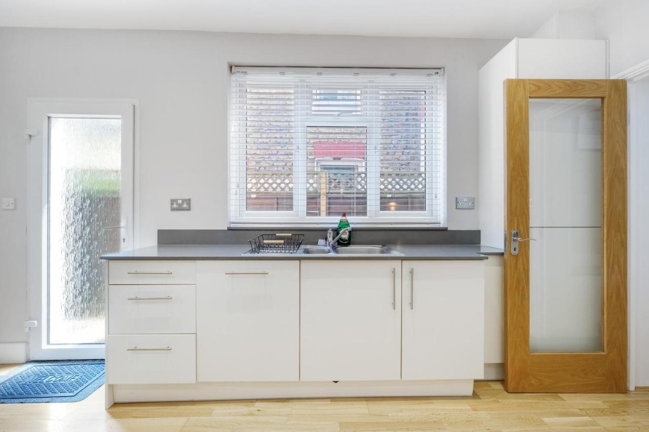 Luxury 3 Bedroom 2 Bathroom House, Fulham By 360stays * Londres