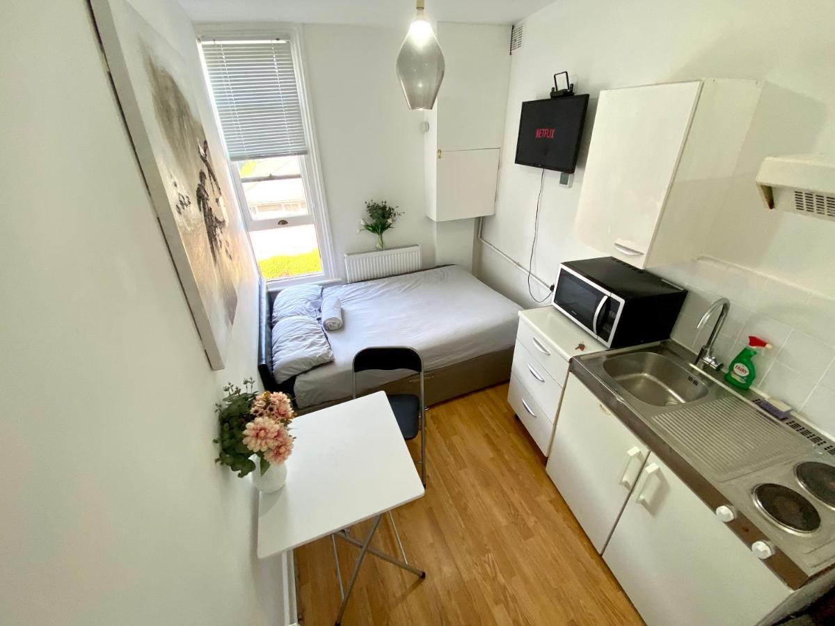 Private Studio Flat Close To Central With Smart Tv And Workspace Apartment *
