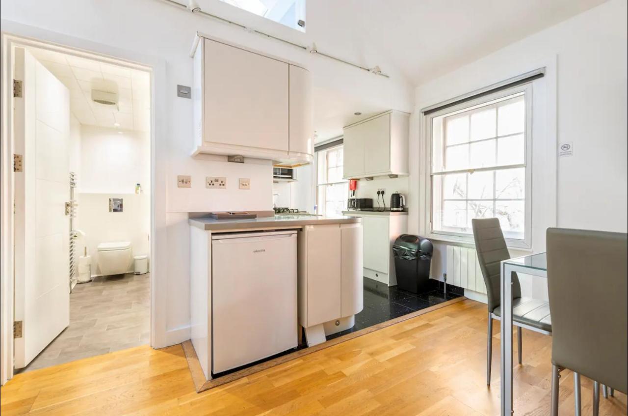 Beautiful 1 Bedroom Penthouse Flat Londen