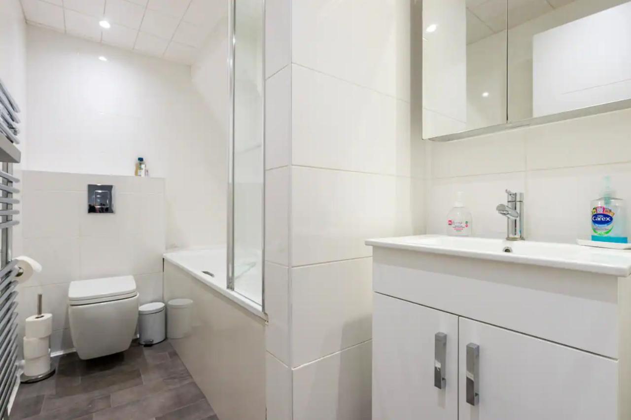 Beautiful 1 Bedroom Penthouse Flat Appartement Londen