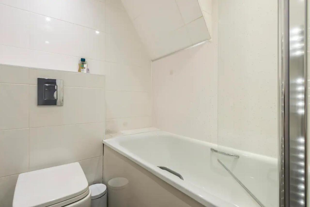 Appartement Beautiful 1 Bedroom Penthouse Flat Londen