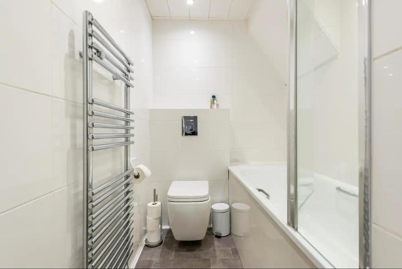 Appartement Beautiful 1 Bedroom Penthouse Flat Londen