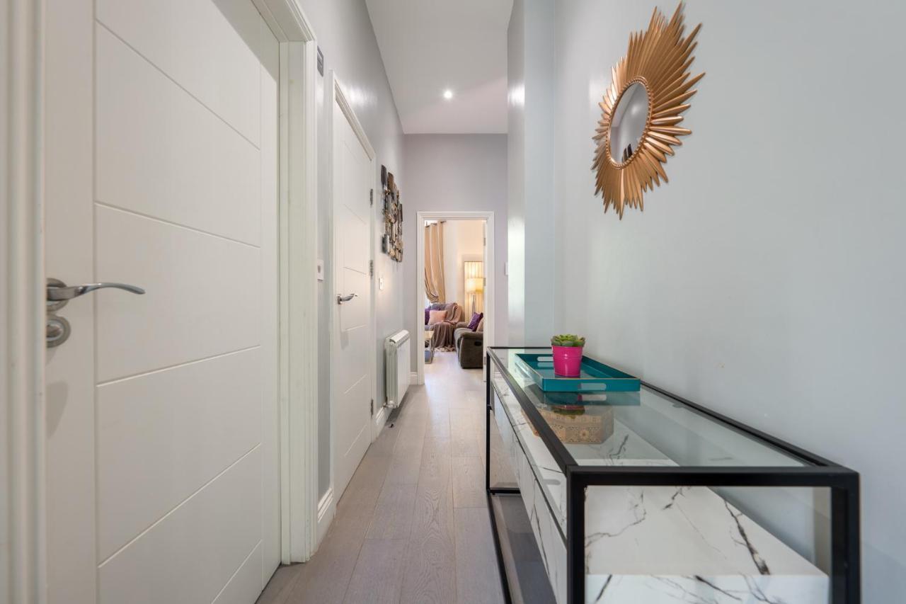 Modern 3 And 2 Bedroom Flat In Central With Installed Ac Londen