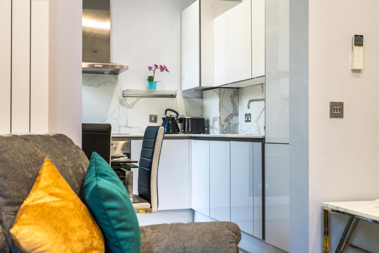 Modern 3 And 2 Bedroom Flat In Central With Installed Ac Appartement