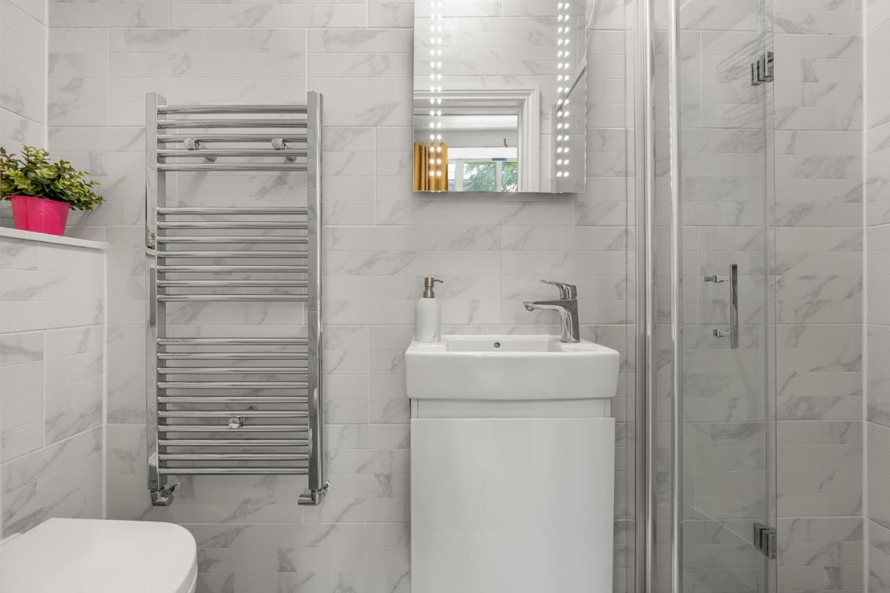 Modern 3 And 2 Bedroom Flat In Central With Installed Ac Appartement