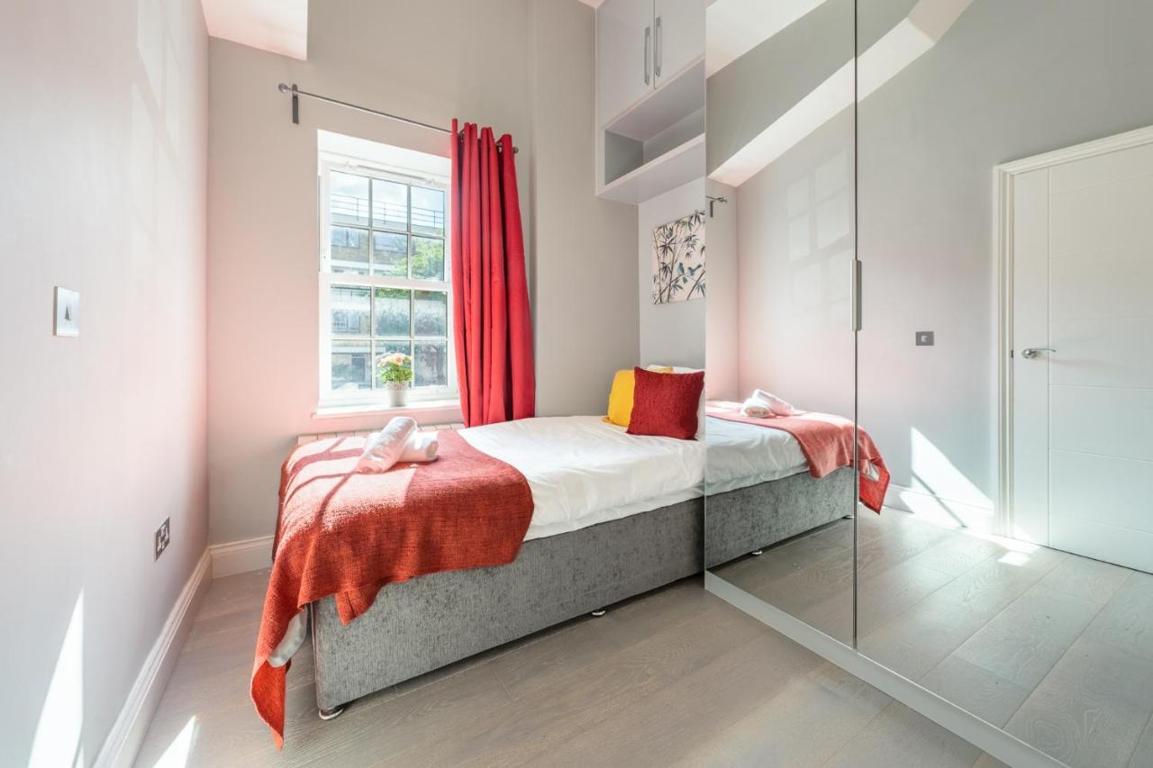 Modern 3 And 2 Bedroom Flat In Central With Installed Ac Appartement
