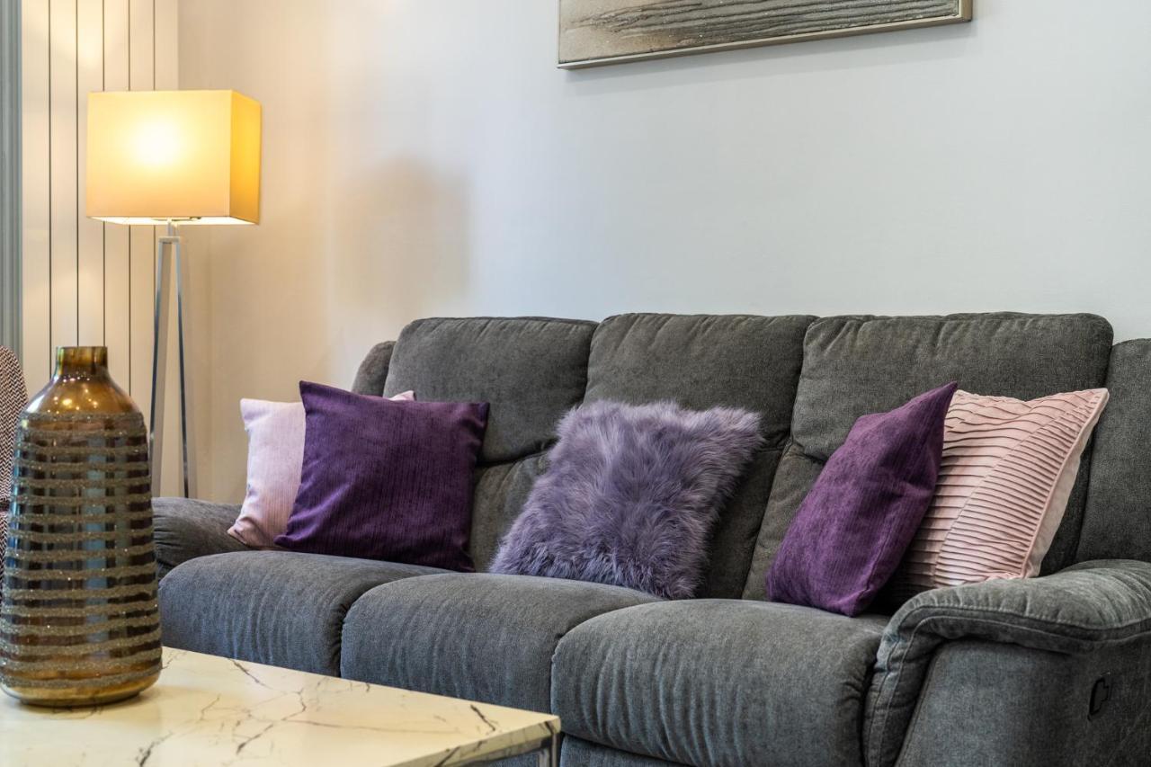 Appartement Modern 3 And 2 Bedroom Flat In Central With Installed Ac *