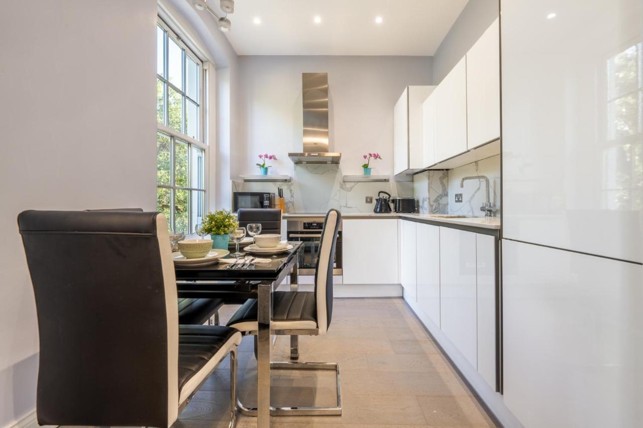 Modern 3 And 2 Bedroom Flat In Central With Installed Ac Appartement *