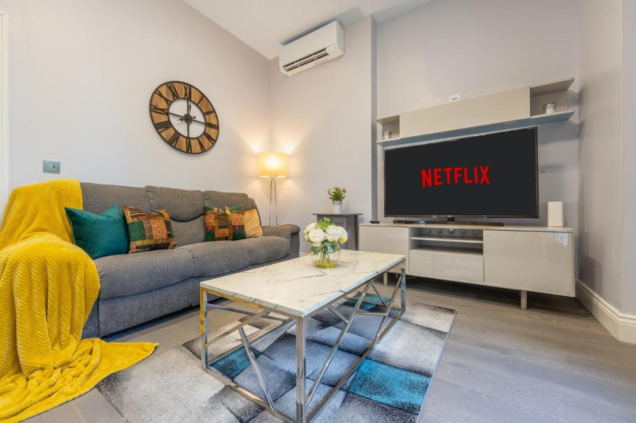 Modern 3 And 2 Bedroom Flat In Central With Installed Ac Appartement Londen