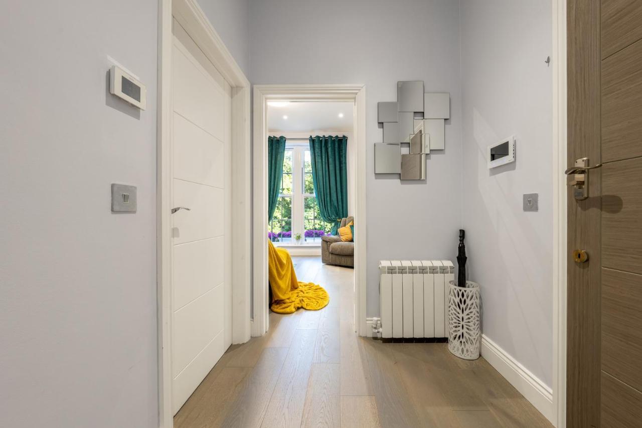 Modern 3 And 2 Bedroom Flat In Central With Installed Ac Appartement