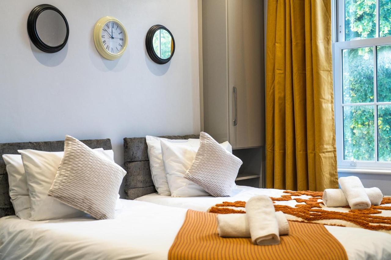 Modern 3 And 2 Bedroom Flat In Central With Installed Ac Londen