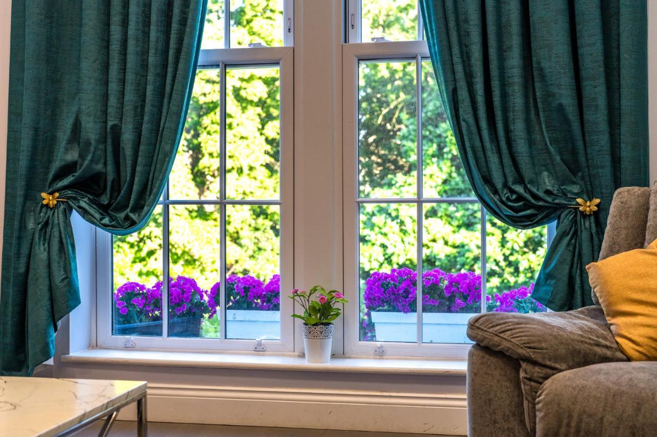 Modern 3 And 2 Bedroom Flat In Central With Installed Ac Appartement Londen