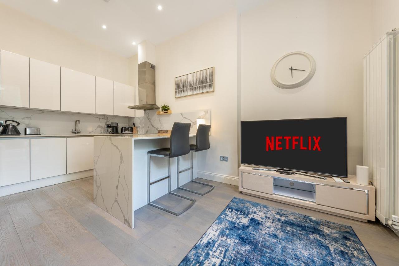 Modern 3 And 2 Bedroom Flat In Central With Installed Ac * Londen