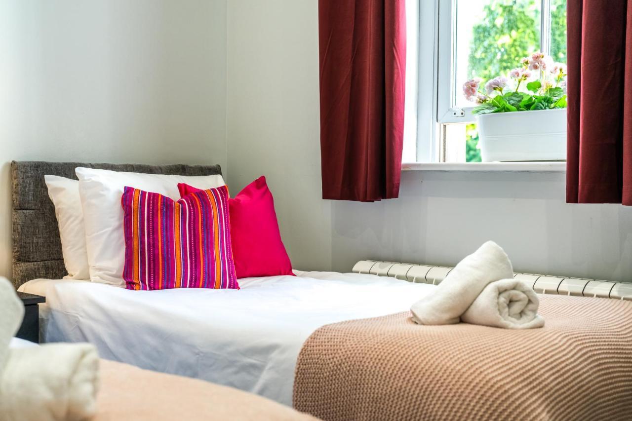 Modern 3 And 2 Bedroom Flat In Central With Installed Ac *
