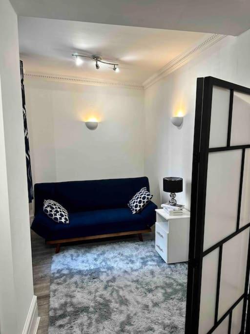 Chic Two Bed Flat In Fitzrovia London