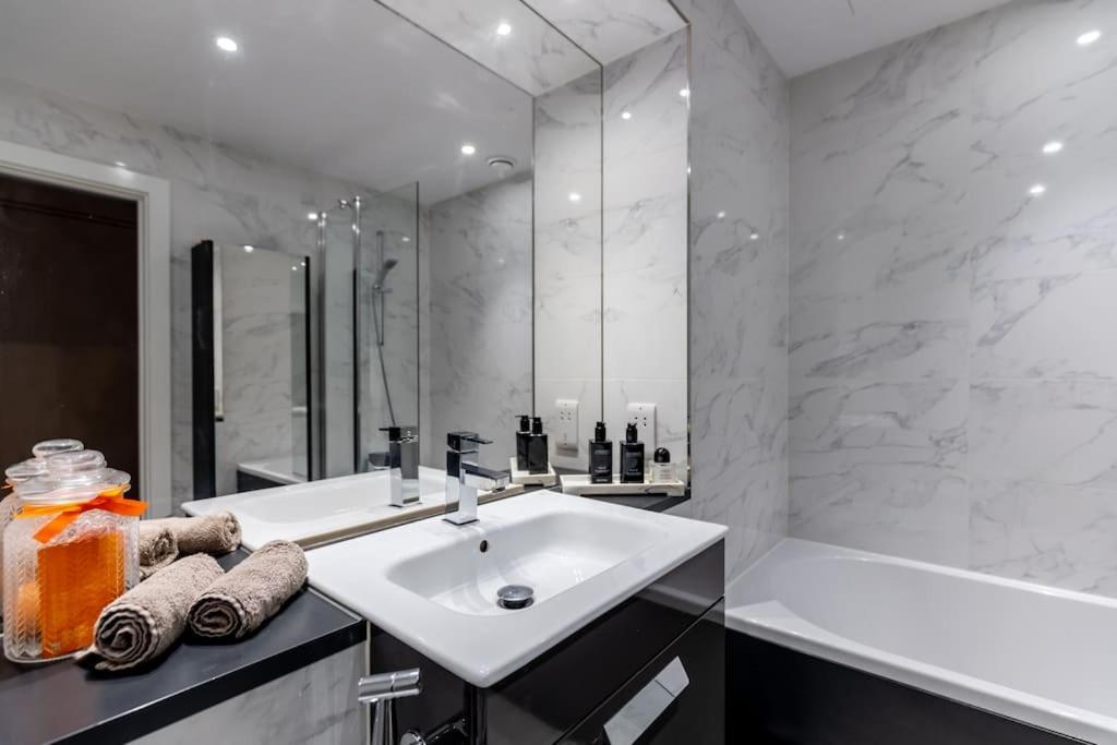 Luxury 2 Bed Apartment, Chelsea. * Londen