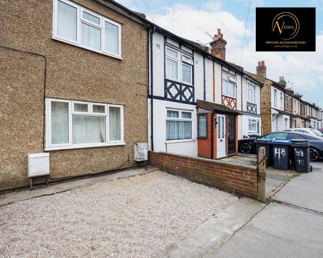 2 Bedroom House By Av Stays Short Lets Croydon With Free Wi-fi * Londres