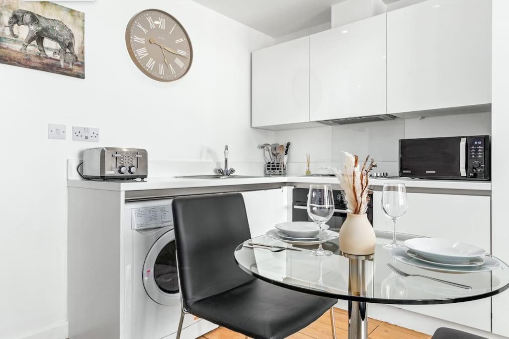 Spacious And Delightful Sleep 5 Piccadilly Vrc Appartement Londen