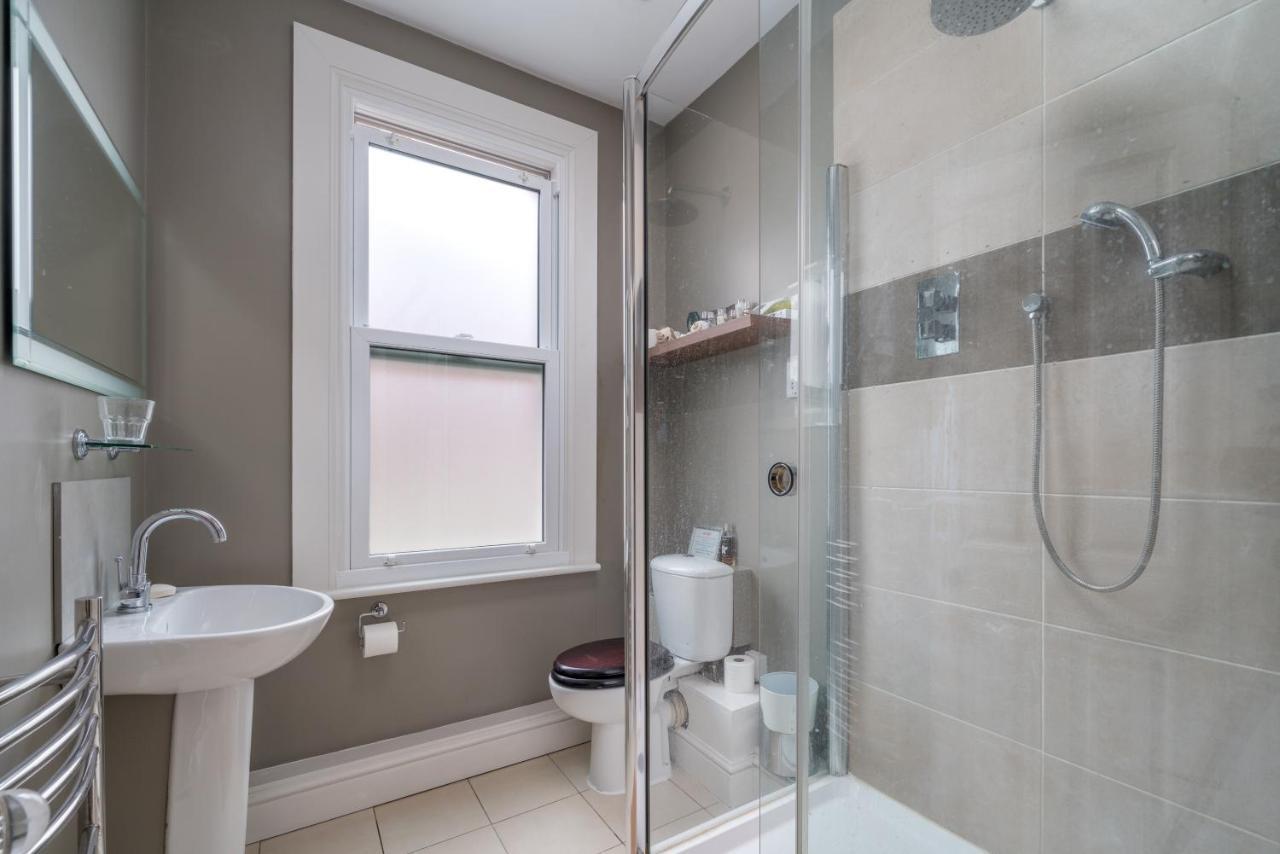 Modern Near Battersea Park * London