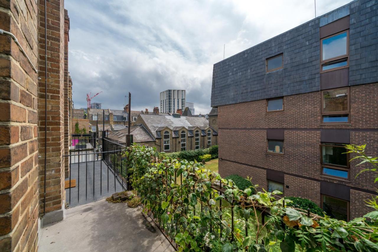 Modern Near Battersea Park * Londres