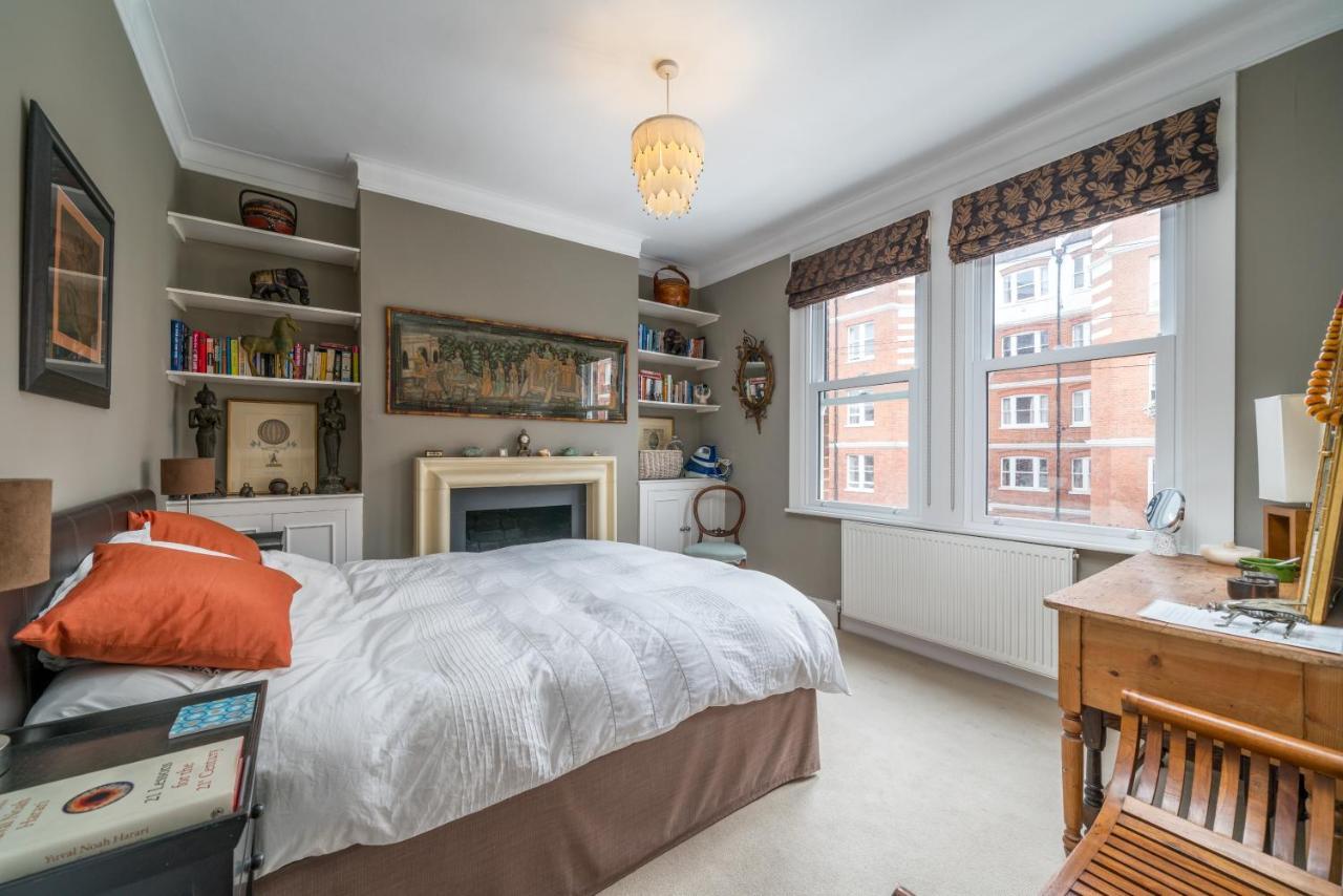 Modern Near Battersea Park * London