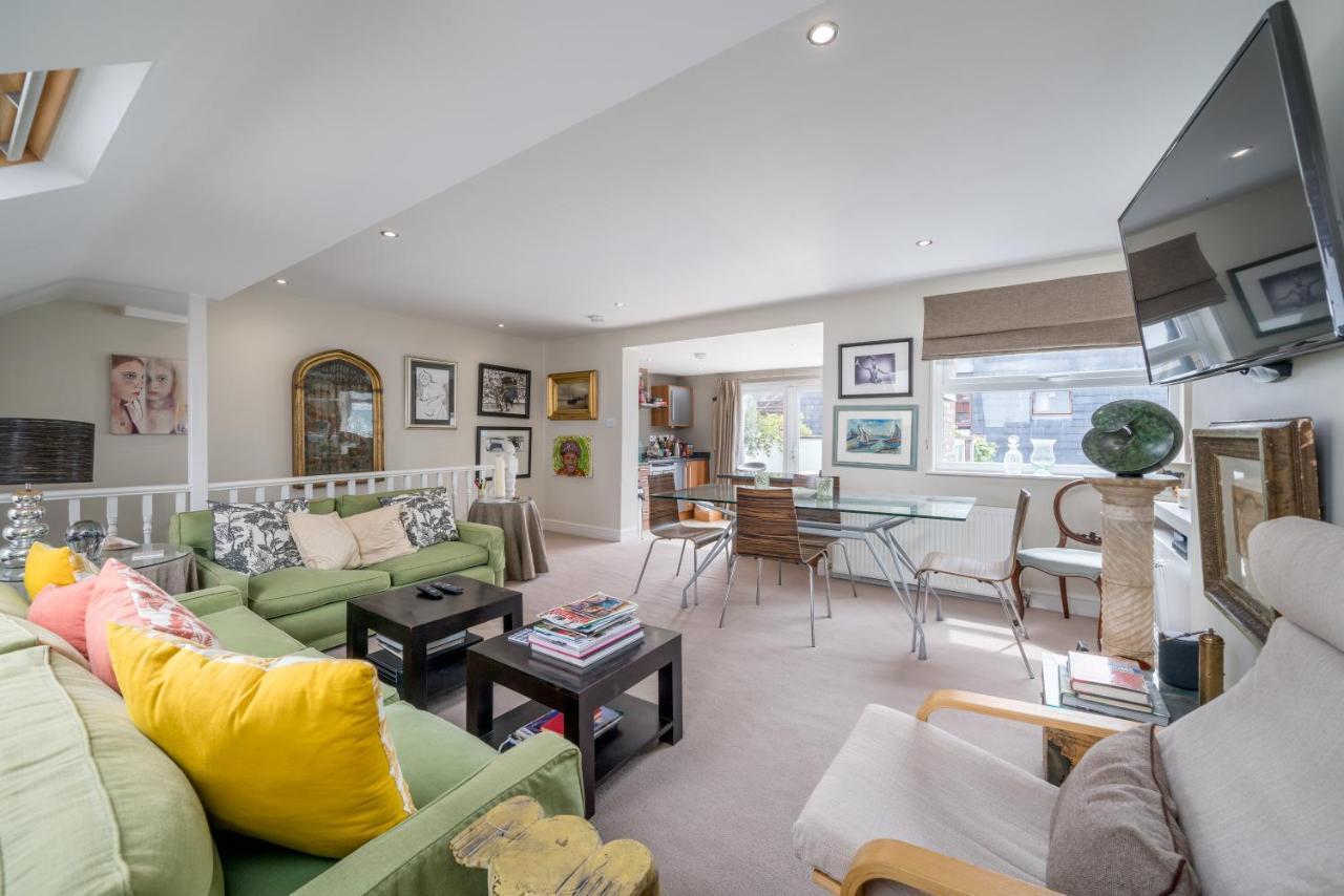 Modern Near Battersea Park *