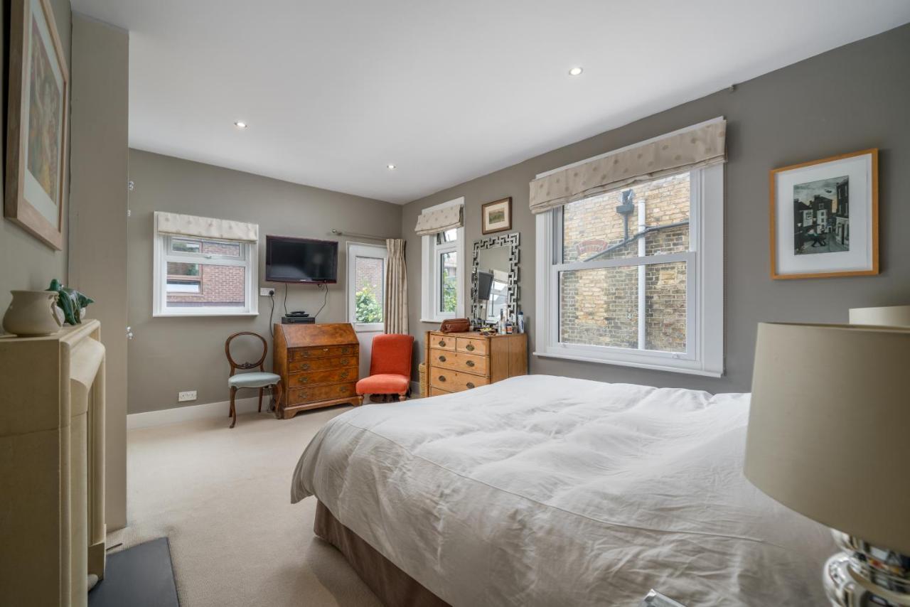 Modern Near Battersea Park *