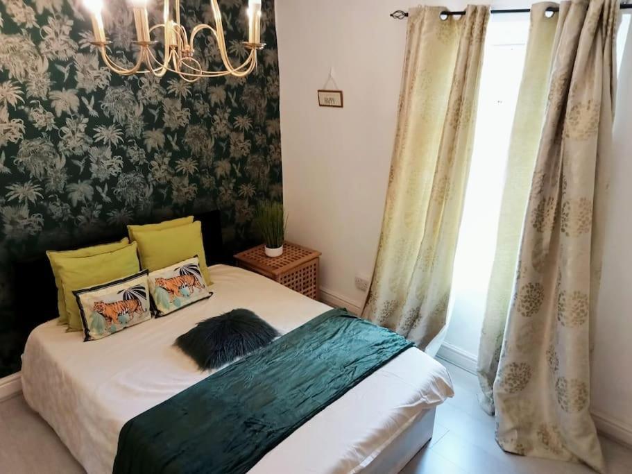 Cosy Flat In Whitechapel, *