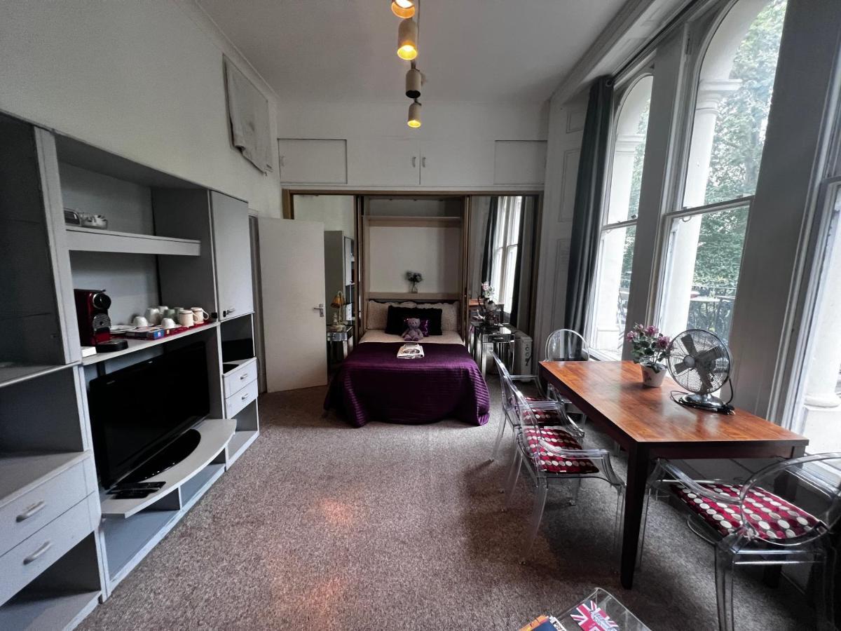 Hyde Park Has Private Balcony With Tranquil Garden View * London