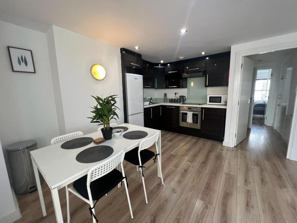 Full Apartment! Brick Lane!