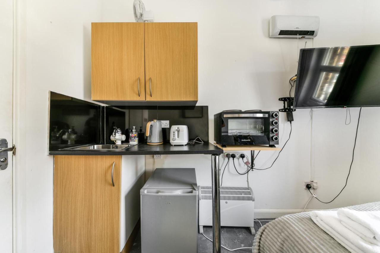 Apartment Chapel Market, Studio In Angel- Sleeps Upto 3 *
