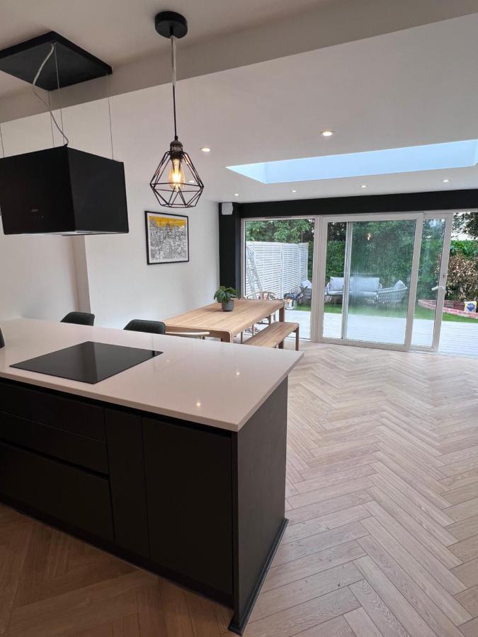 Beautiful 5-bedroom Private House In Quiet Street 2 Minutes From Station Сasa de vacaciones *
