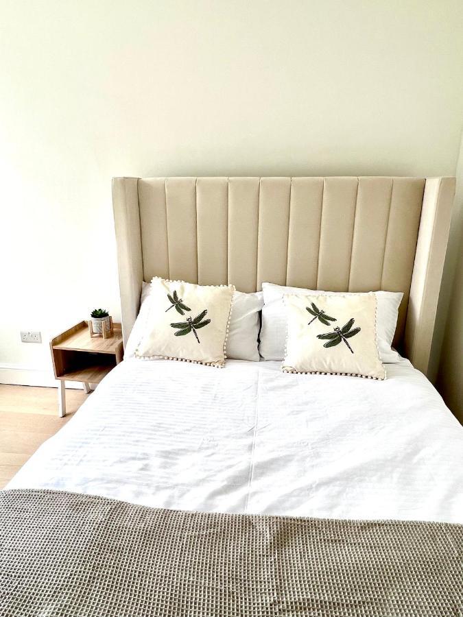 Beautiful 5-bedroom Private House In Quiet Street 2 Minutes From Station Сasa de vacaciones Londres