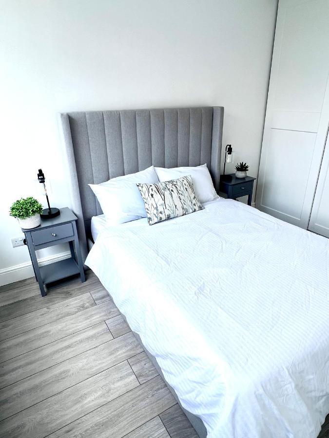 Beautiful 5-bedroom Private House In Quiet Street 2 Minutes From Station Сasa de vacaciones Londres