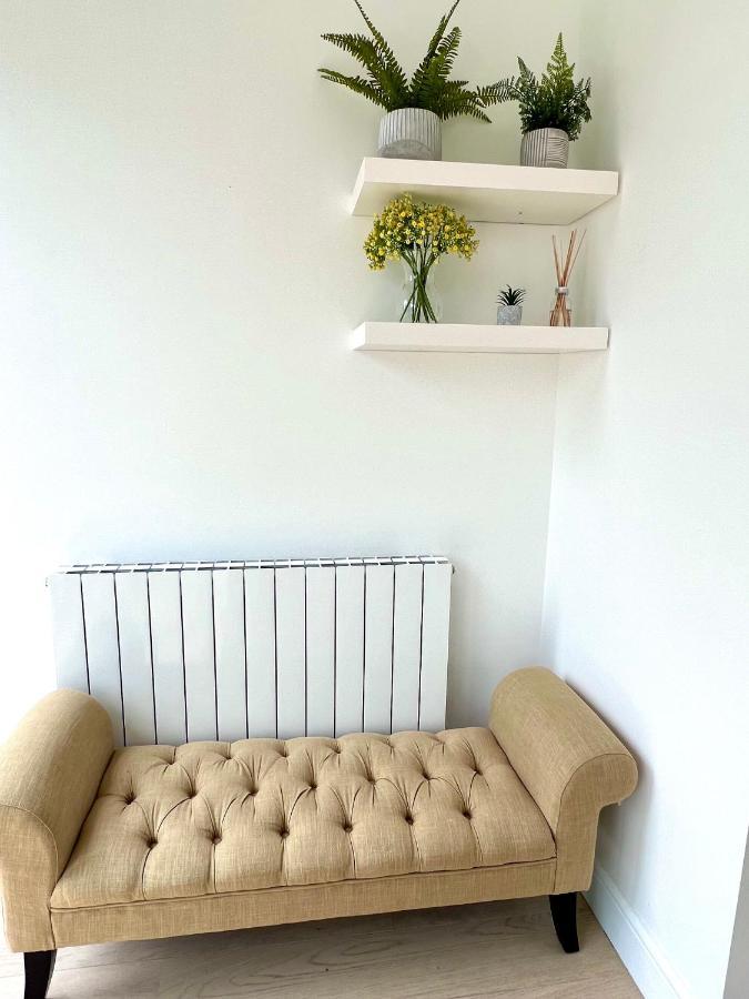 Beautiful 5-bedroom Private House In Quiet Street 2 Minutes From Station * Londres