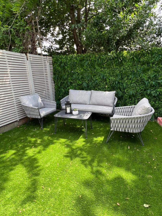 Сasa de vacaciones Beautiful 5-bedroom Private House In Quiet Street 2 Minutes From Station *