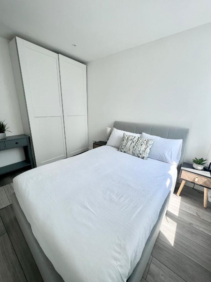 Beautiful 5-bedroom Private House In Quiet Street 2 Minutes From Station Сasa de vacaciones Londres