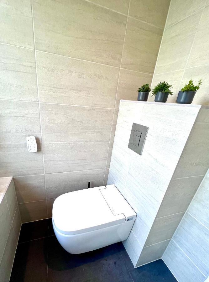 Beautiful 5-bedroom Private House In Quiet Street 2 Minutes From Station Сasa de vacaciones Londres