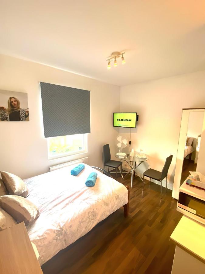 One Bed Studio Flat In Central Apartment London