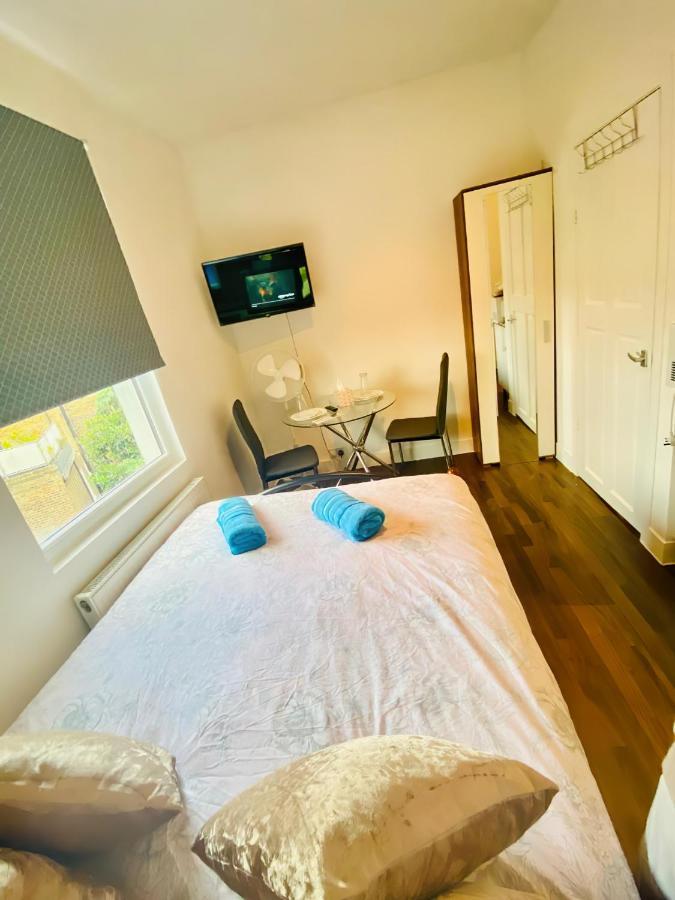 One Bed Studio Flat In Central Apartment London