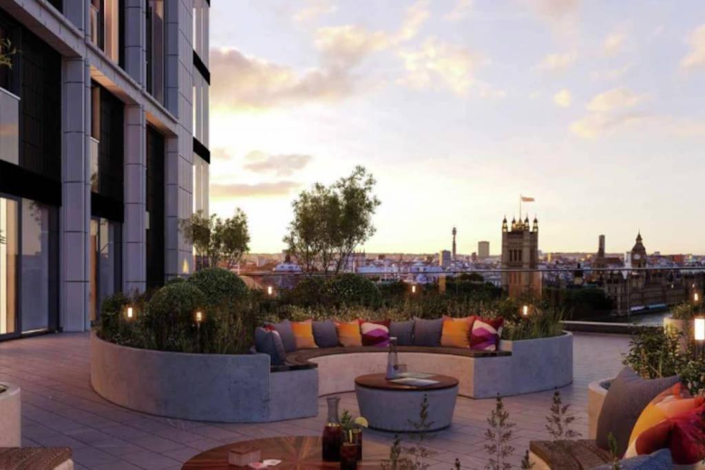 Riverside Luxury - Pool, Gym, Sauna, Cinema, Bowling Alley And More! Appartement Londen